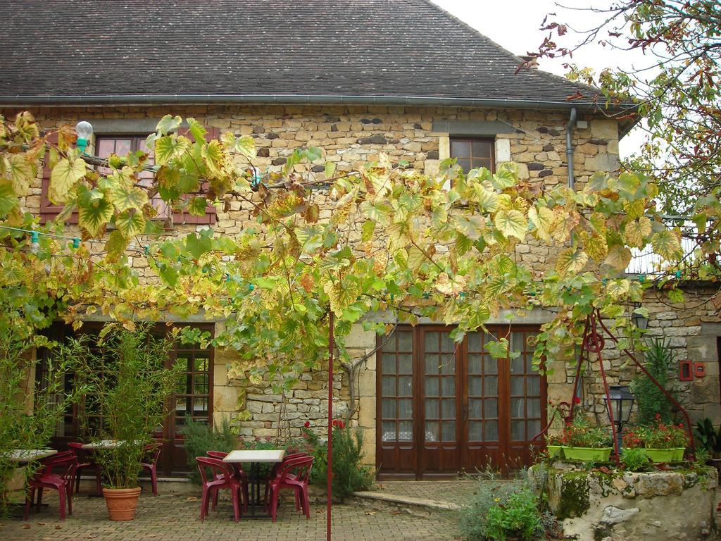 Hotel Chastrusse Nadaillac-de-Rouge Exterior photo